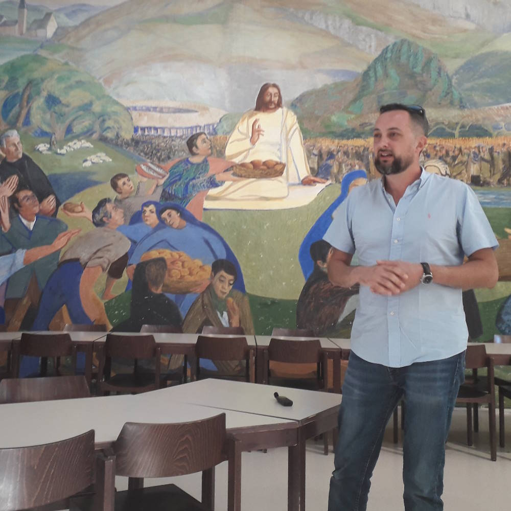 Visite du self et du pavillon des bénévoles