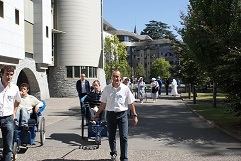 Des gens à Lourdes