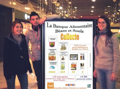 Les jeunes dy lycée Jacques Monod de Lescar participent à la collecte alimentaire