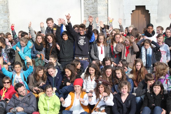 groupe de jeunes joyeux