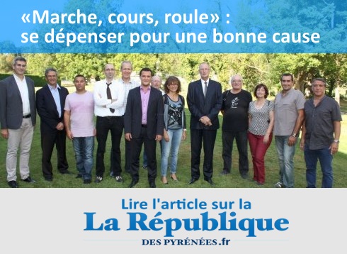 Groupes de personnes posent pour photo