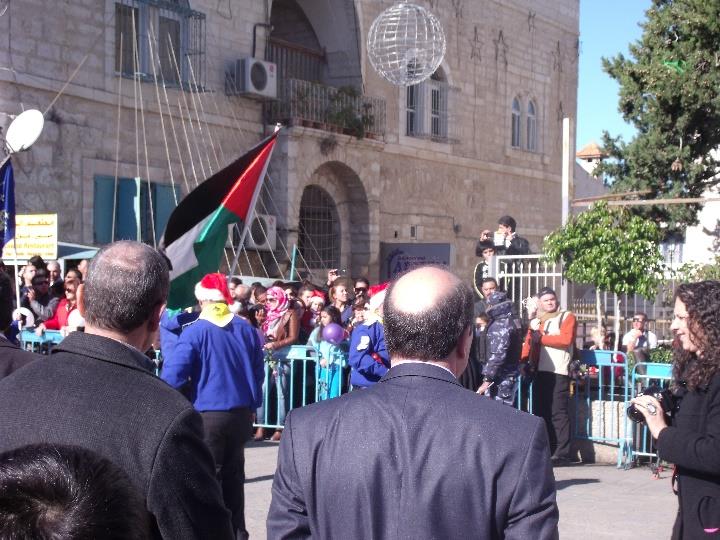 Les gens fete Noel dans la rue