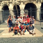 groupe de jeunes devant le Colisée