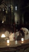 Temps de prière dans une église de Prague (2)