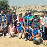 le groupe de pèlerins devant Jérusalem