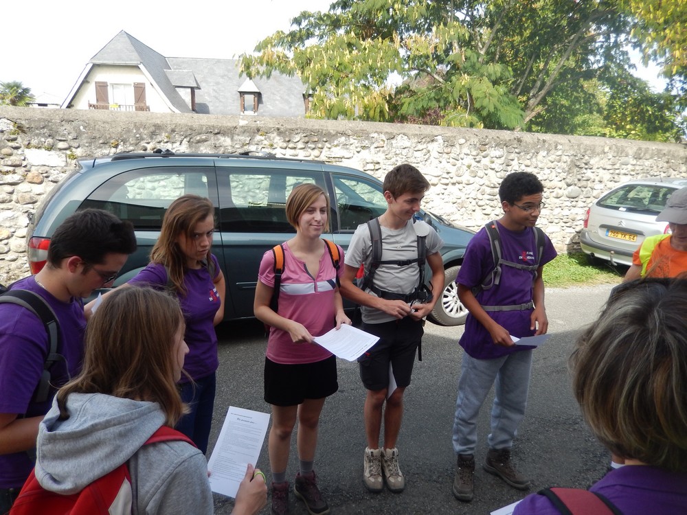 jeunes en chemin veloroute entre Arros-Nay et Coarraze