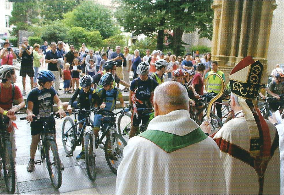 Pele Velo L arrivee a Bayonne Notre Eglise SDIG