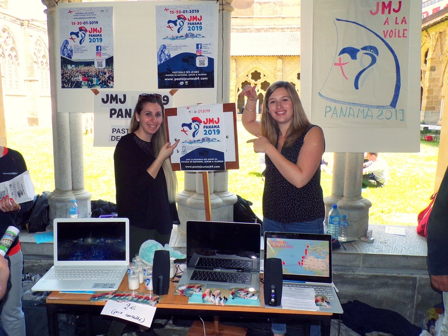 Stand JMJ Diocese en fete 6-5-18, photo Adele G.