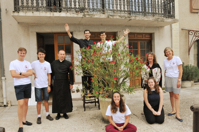 groupe de personnes heureuses