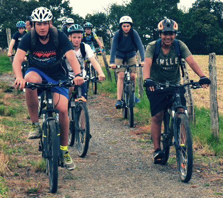 jeunes à vtt