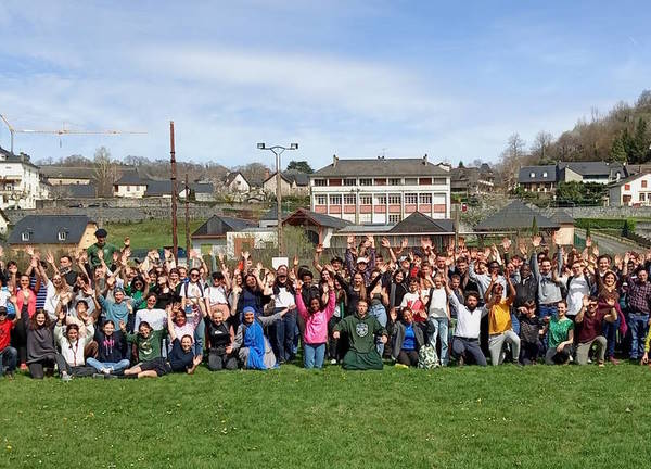 extrait de photo de groupe de 170 personnes